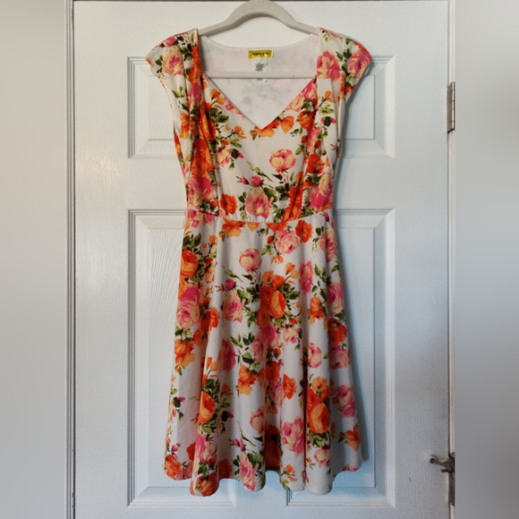 Modcloth Dresses & Skirts - Modcloth Floral Dress (size Small)